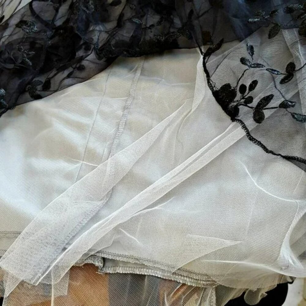NEW! EXQUISITE Floral APPLIQUE Mesh SKIRT SZ L - Picture 5 of 6